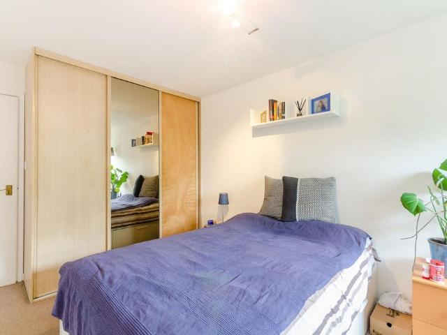 Apartment for rent in Oakhill, Greater London