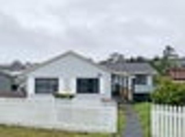 House for rent in Kelston