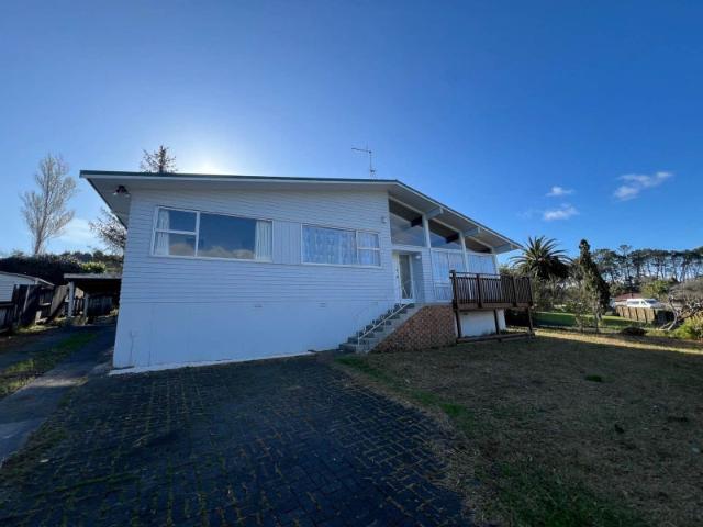 House for rent in Oratia