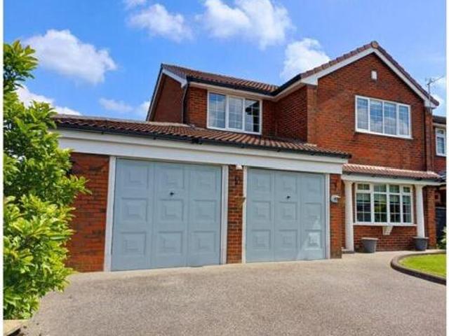 House for sale in Ashton-under-Lyne, Tameside