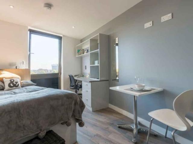 Apartment for rent in Crockherbtown, Falcon Lodge