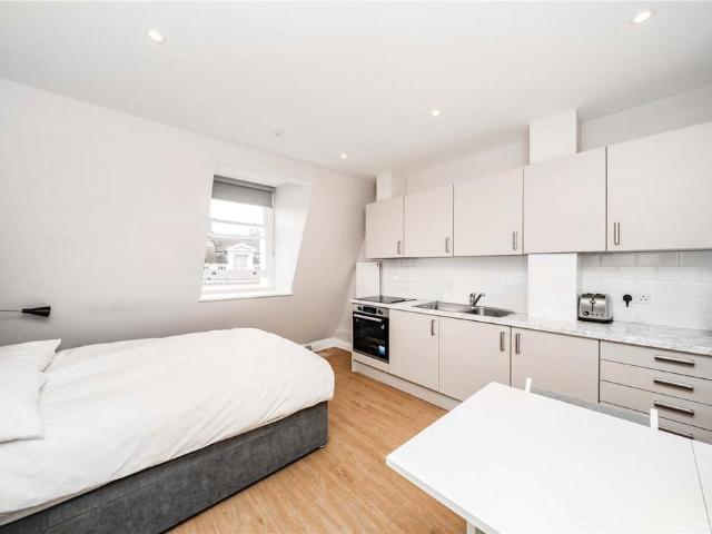 Apartment for rent in Brompton, Greater London