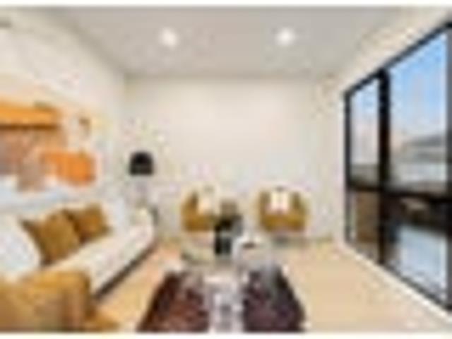 Townhouse for sale in Point England, Oroua County