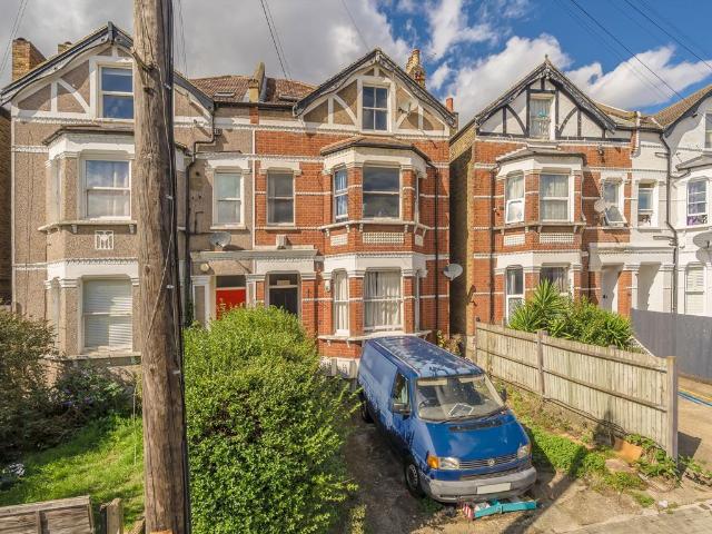 Apartment for rent in Manor Park, Greater London