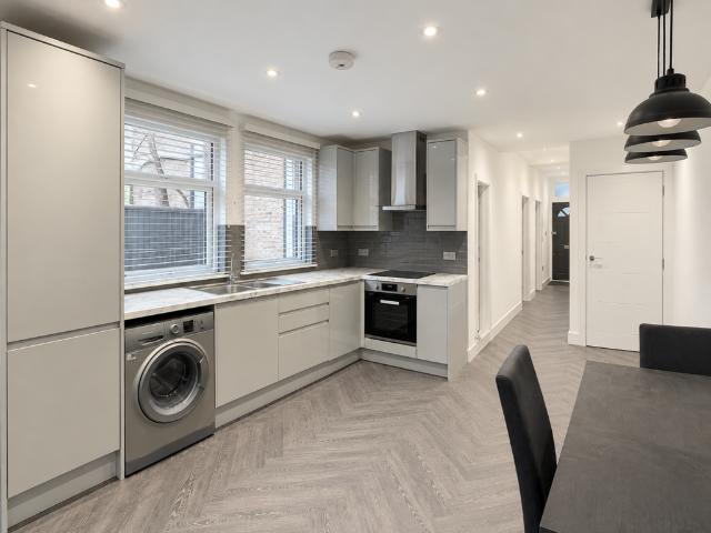 Apartment for rent in Blenheim Gardens Estate, Greater London