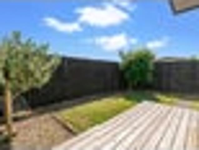 Townhouse for rent in Wairau Valley