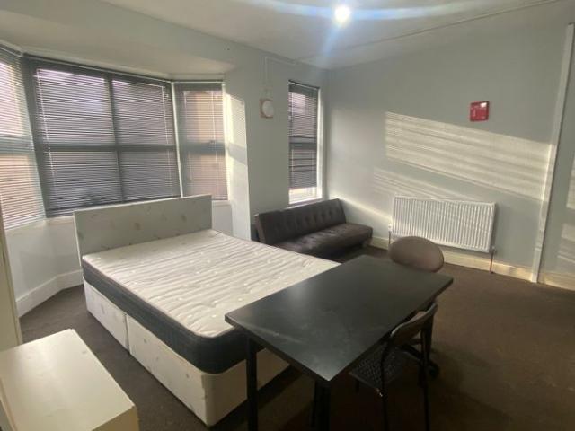 Room for rent in West End, Old Wharf