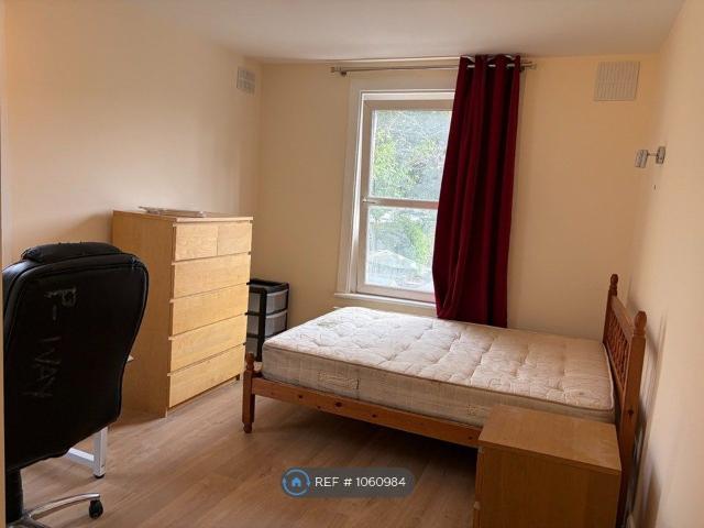 Room for rent in London Borough of Ealing, Hanwell