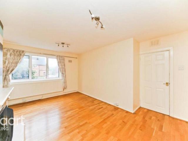 Apartment for rent in Ickenham, Greater London