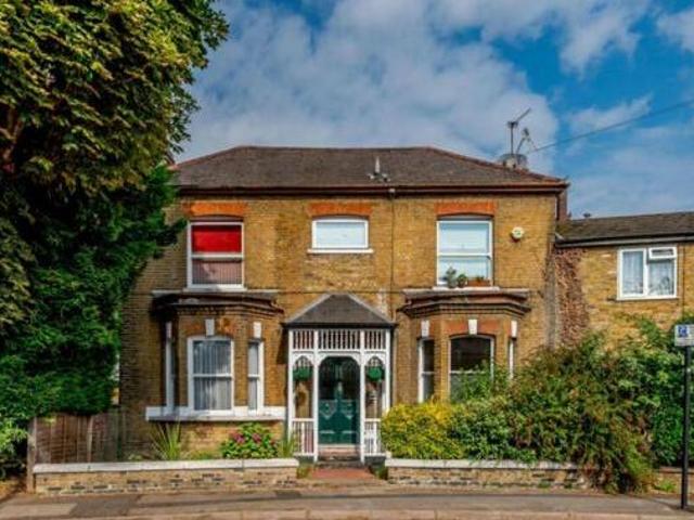 House for sale in London Borough of Hounslow, Cat Hill