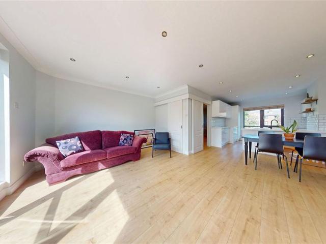 Apartment to rent in Bluebell, North Tipperary