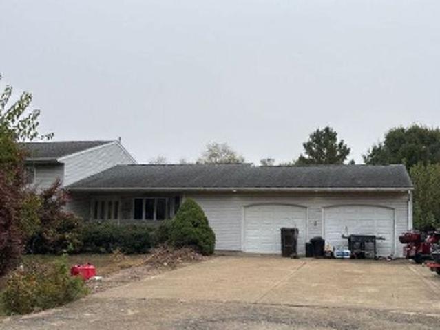 House for sale in Pekin, Illinois