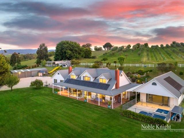 Cottage for sale in Glenburn, Victoria