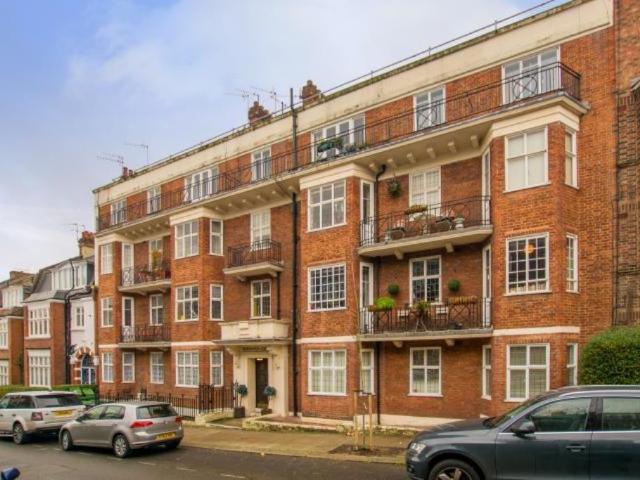 House for rent in Belsize Park, Greater London