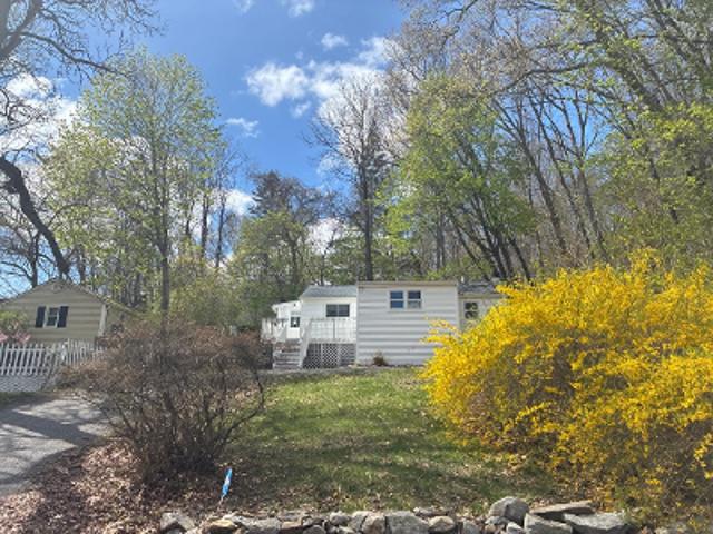 House for sale in Baldwin Place, New York