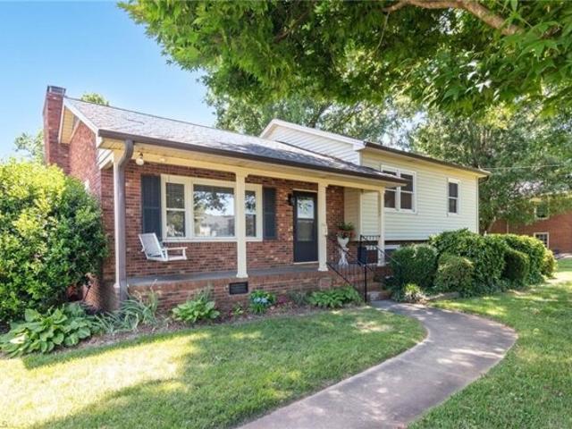House for sale in Pfafftown, North Carolina