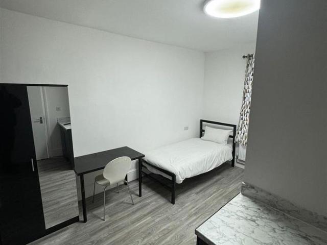 Studio for rent in London Borough of Barking and Dagenham, Greater London