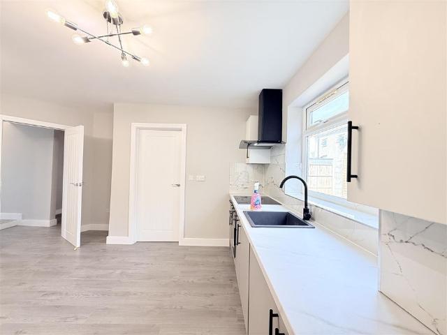 Apartment for rent in Upton, Greater London