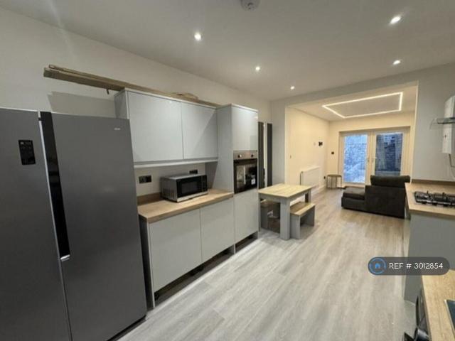 House for rent in Plasnewydd, Falcon Lodge
