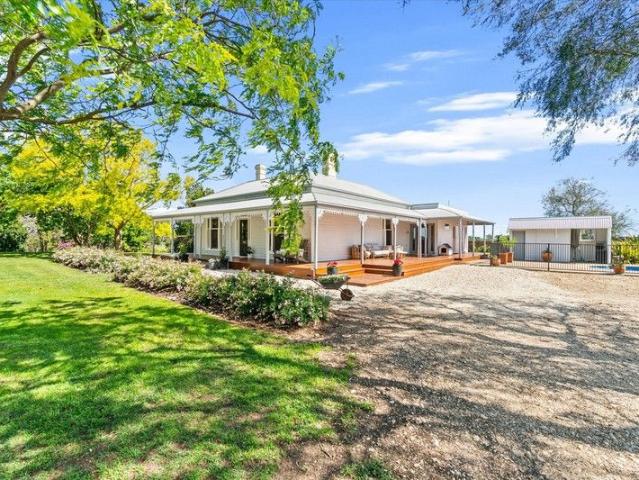 Cottage for sale in Heyfield, Victoria