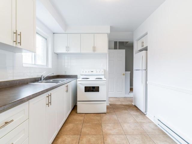 Townhouse for rent in Burlington, Ontario