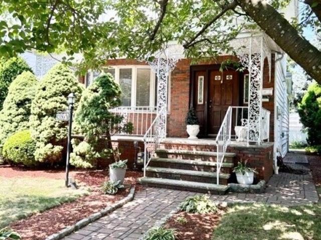 House for sale in Elizabeth, New Jersey