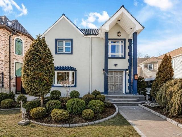 House for sale in Queens, Arverne