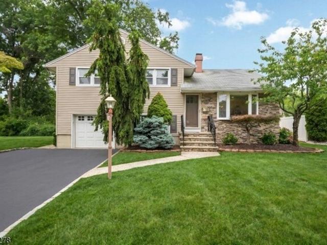 House for sale in Clark, New Jersey
