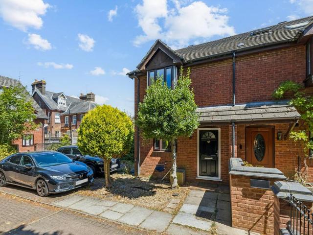 House for rent in Hatching Green, Five Acres