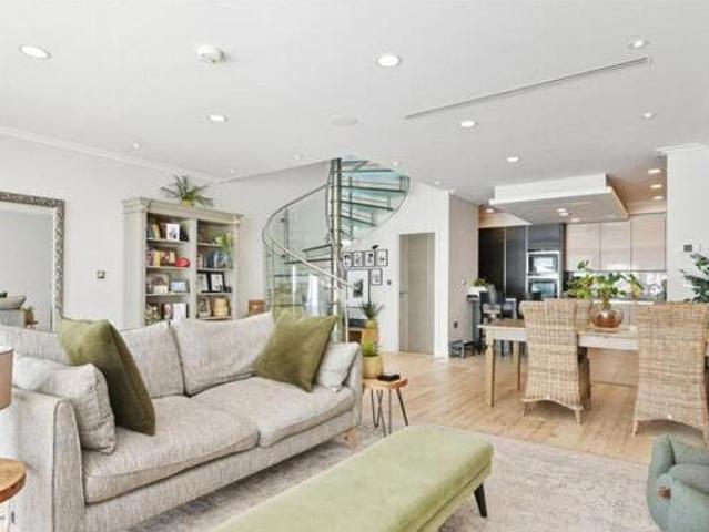 House for sale in Isleworth, Greater London