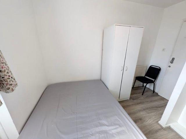 Room for rent in Stepney, Greater London