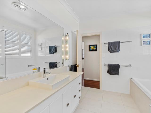 House for sale in Lota, Greater Brisbane