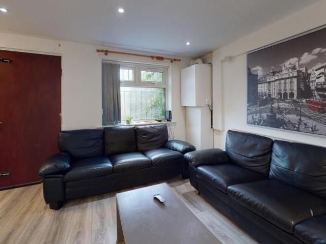 Room for rent in Charing Cross, Leeds