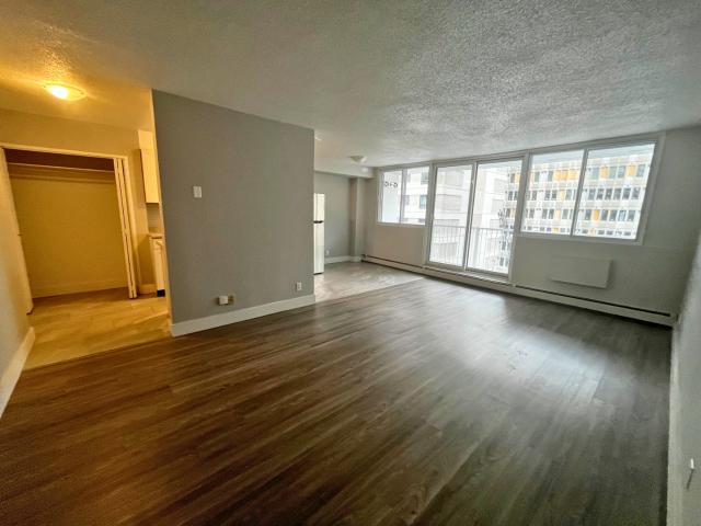 Apartment for rent in Somerset, Ottawa