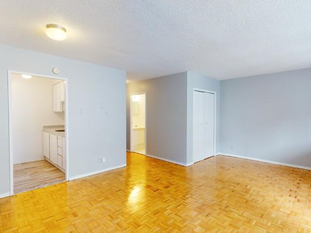 Apartment for rent in Somerset, Ottawa
