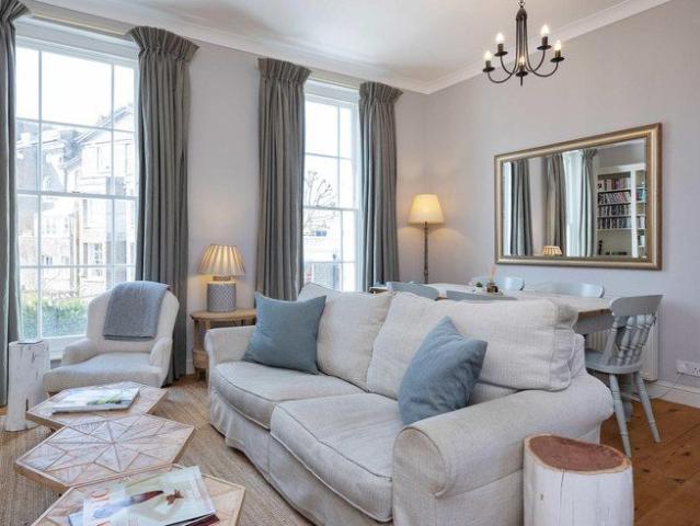 Townhouse for rent in Chalk Farm, Primrose Hill