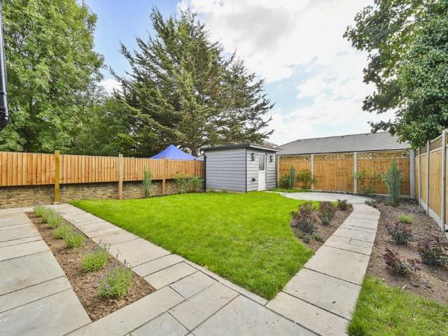 Apartment for rent in Brownswood Park, Stoke Newington