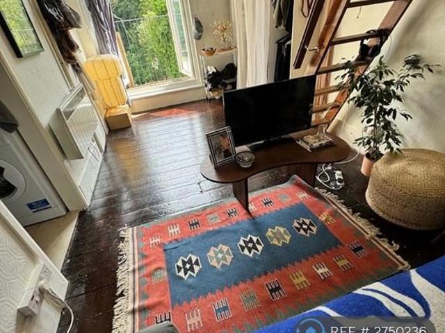 Apartment for rent in Brownswood Park, Stoke Newington