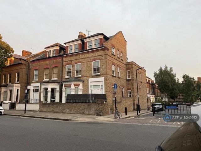 Apartment for rent in Brownswood Park, Greater London