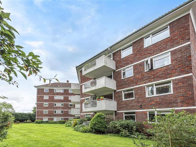 Apartment for rent in London Borough of Richmond upon Thames, Greater London