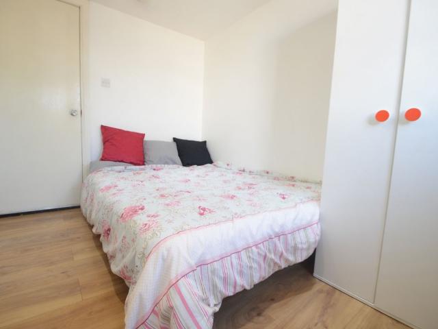 Apartment for rent in Sparrow Farm, Greater London