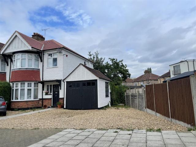 House for rent in Lane, Greater London