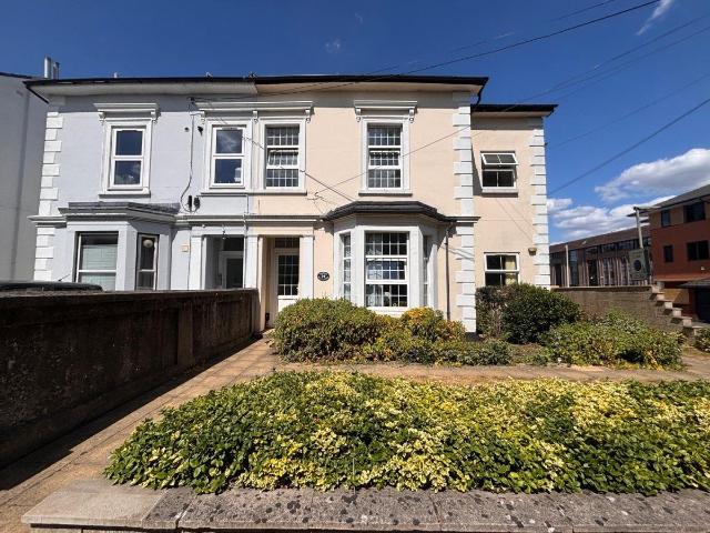 Apartment for rent in Red Hill, Surrey