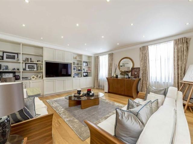 Apartment for rent in South Kensington, Greater London