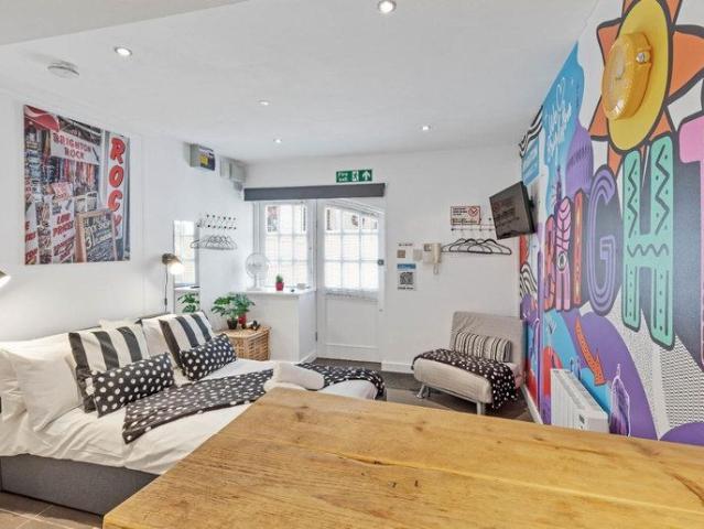 Studio for rent in Round Hill, Brighton & Hove