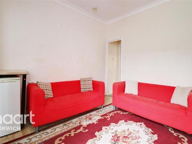 House for rent in Heigham Grove, East Bank