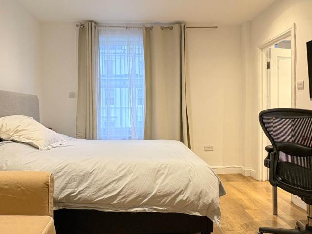 Studio for rent in Johnstone Castle, Flushing