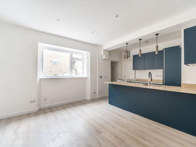 Studio for rent in Westbourne Green, Greater London