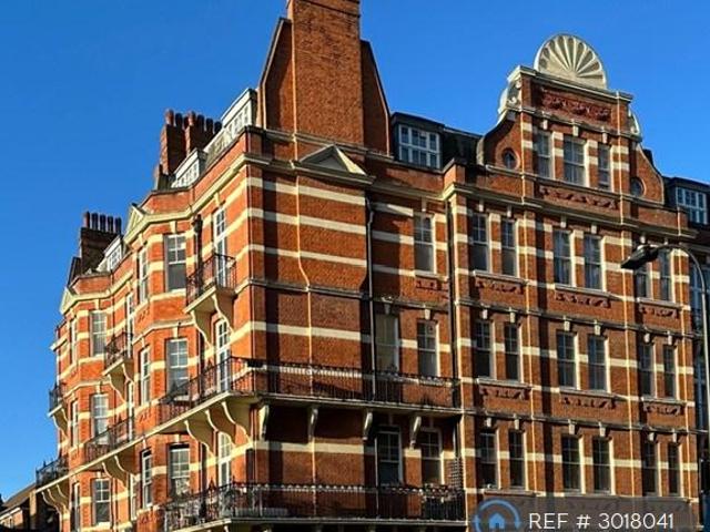 Apartment for rent in West Kensington, Greater London