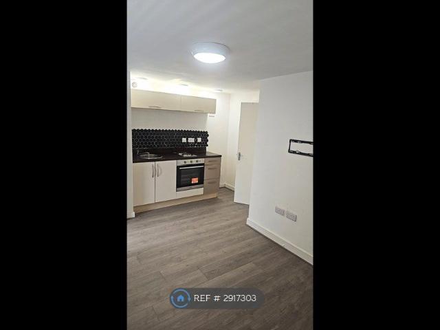 Studio for rent in Town, Merthyr